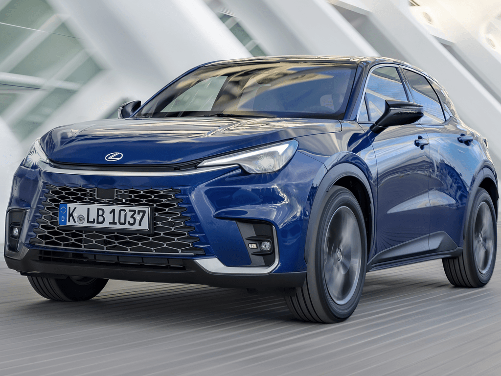 Tavaratilan matot Lexus LBX-malleihin 2024 - 2025