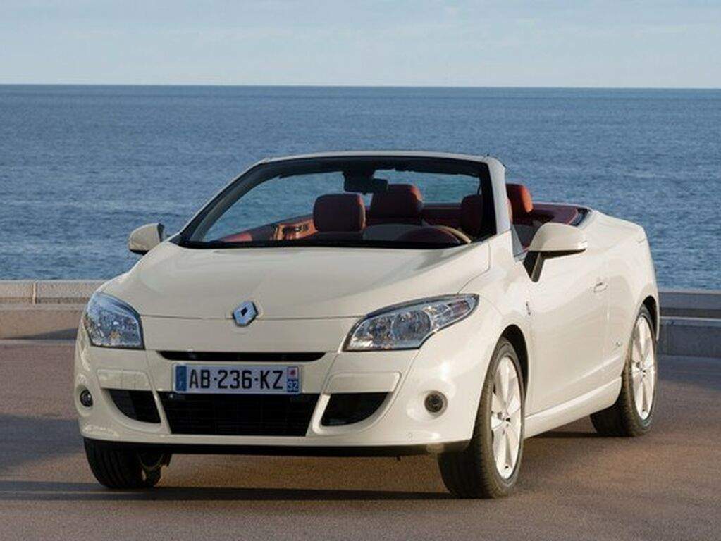 Tavaratilan matot Renault Megane CC 2010 - 2012-autoihin