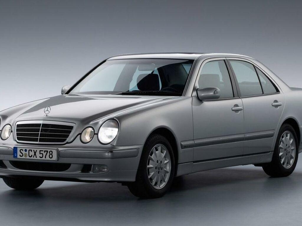 Tavaratilan matot Mercedes E-sarjan W210/S210 1995 - 2002-autoihin