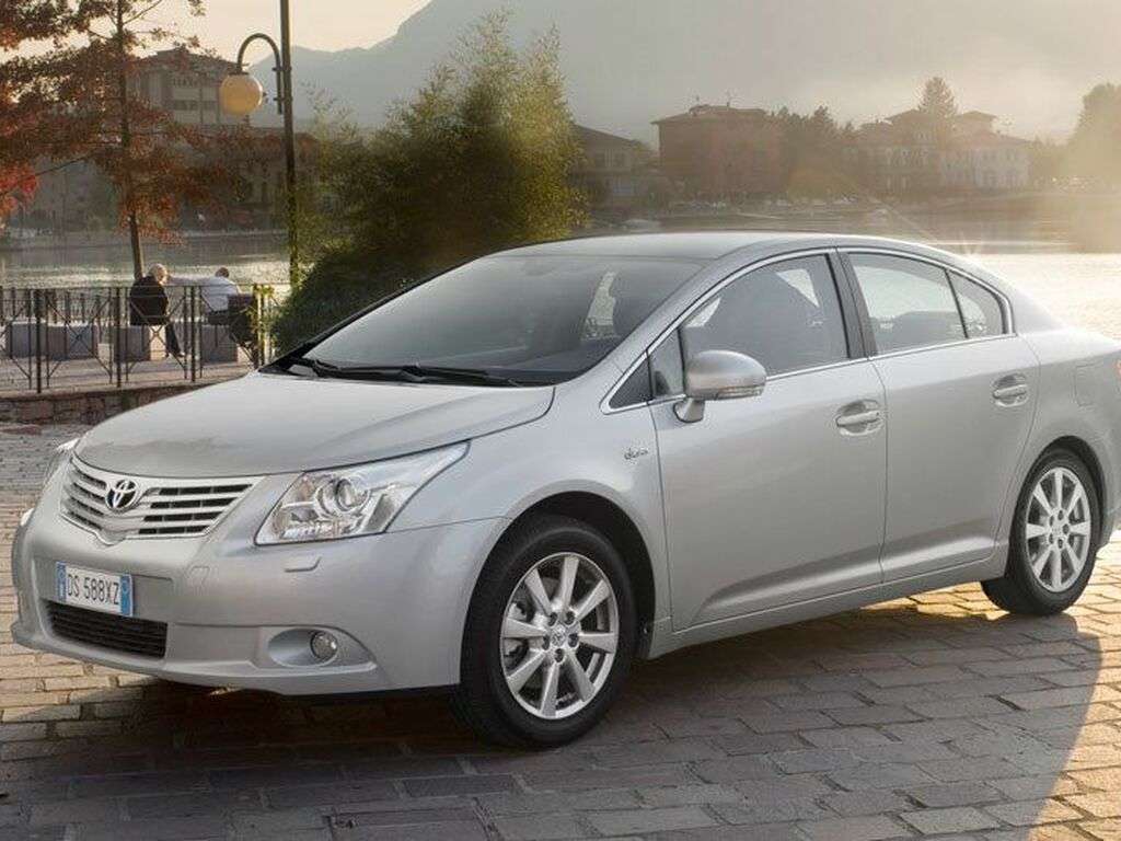 Tavaratilan matot Toyota Avensis 2009 - 2012-autoihin
