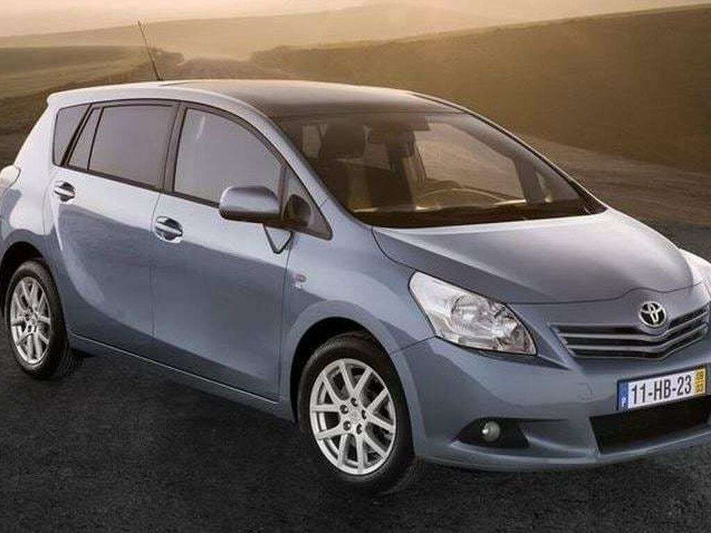Tavaratilan matot Toyota Verso 2009 - 2013-autoihin