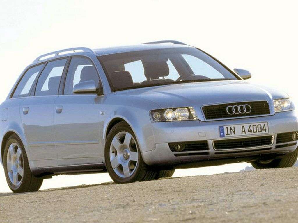 Tavaratilan matot Audi A4 B6 2001 - 2006-autoihin
