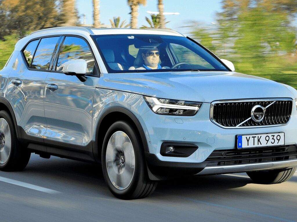 Tavaratilan matot Volvo XC40 2018 - 2026-autoihin